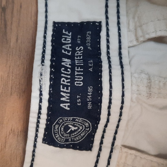 American Eagle Longer Length Flat Front Cream Khaki Shorts Size 30 - Picture 2 of 5